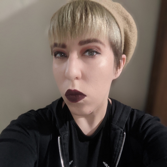 Meet your Posher, Allie - Picture 2 of 3